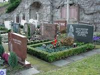 Grabsteine auf dem Friedhof