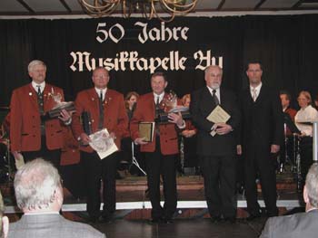 Siegmund Kast, Klaus Bleier, Siegfried Krieg, Karl-Heinz Krieg und Bürgermeister Toni Huber (v.l.n.r.)