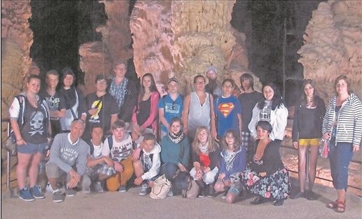 Abschlussklasse in der Tropfsteinhöhle von Frasassi