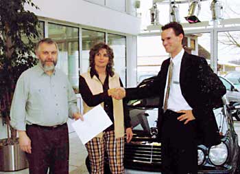 Franz Fischer, Sabine Weiler und Jörg Blasek bei der Spendenübergabe (v.l.n.r.)