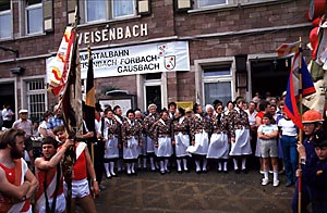 Weisenbacher Vereine beim Bahnhofsfest
