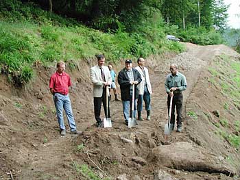 Erster Spatenstich zum Bau der neuen Zufahrtsstraße