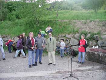 Uwe Merkle, Norbert Neichel und Bürgermeister Toni Huber bei der Inbetriebnahme (v.l.n.r.)
