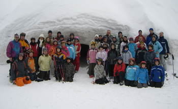 Schüler der Johann-Belzer-Schule beim Skitag auf dem Feldberg